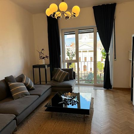 Airy & Beautiful Downtown Apartment Bukarest Eksteriør billede