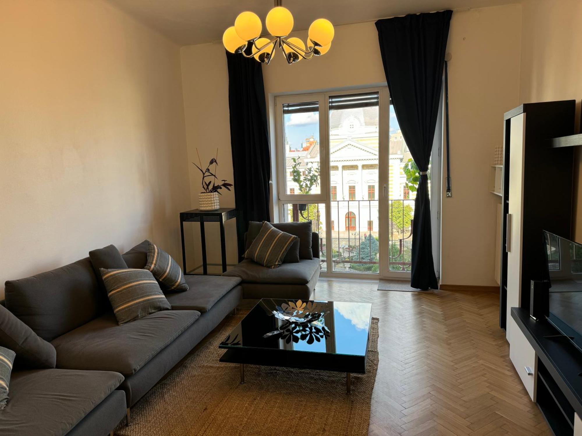 Airy & Beautiful Downtown Apartment Bukarest Eksteriør billede