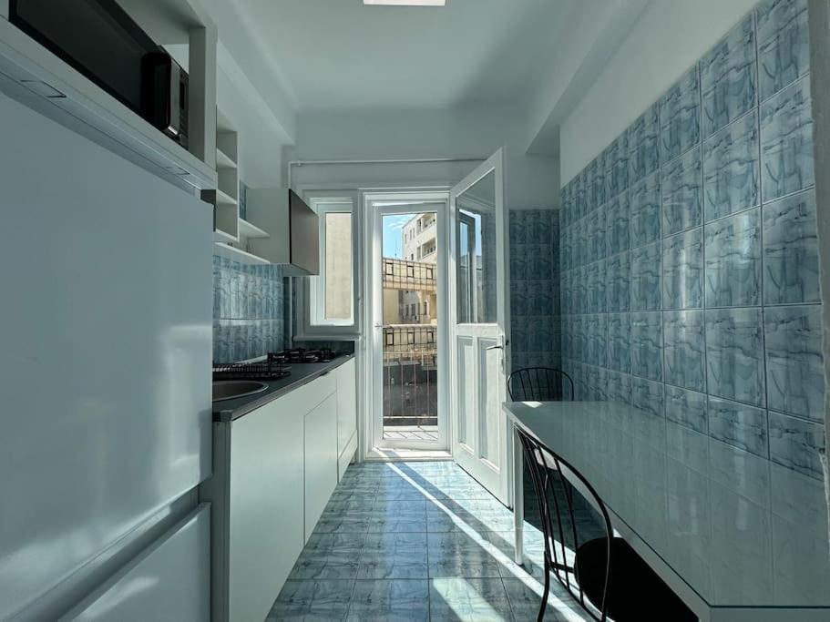 Airy & Beautiful Downtown Apartment Bukarest Eksteriør billede